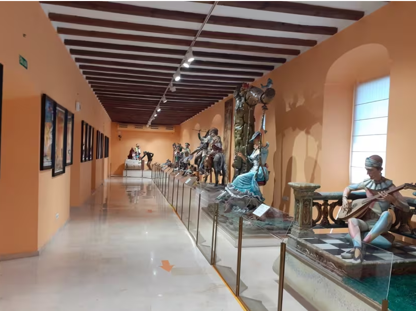 El Museo Fallero de València inicia la segunda fase de restauración y limpieza de sus colecciones completas de 'ninots indultats'
