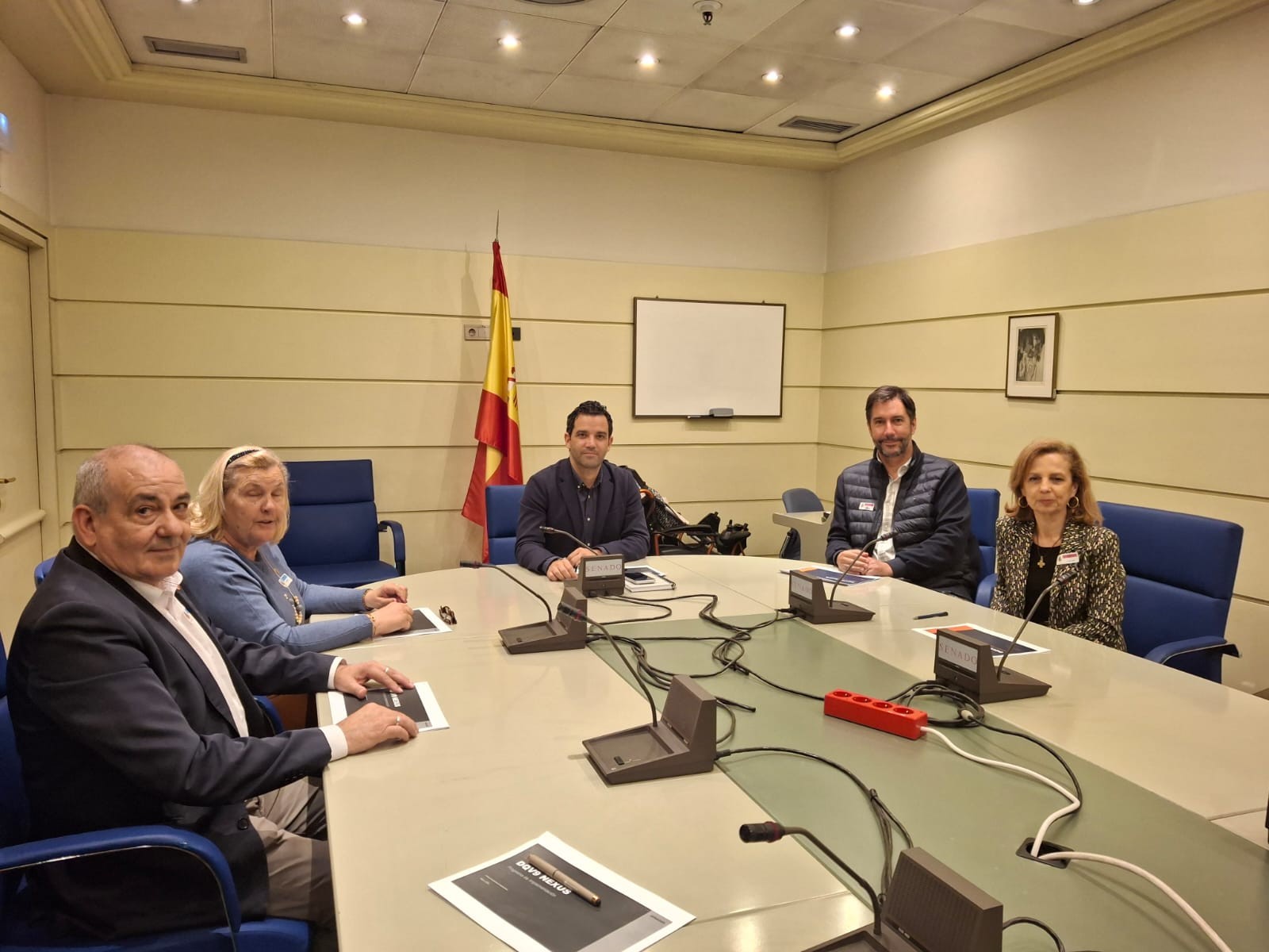 Sagredo junto a concejales del equipo de gobierno de Paterna durante la reunión de trabajo con responsables de Amazon