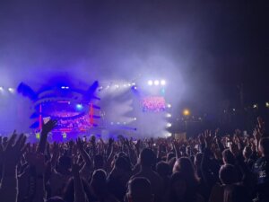 Multitud de personas disfrutando de un concierto en el Spring Festival de Paterna