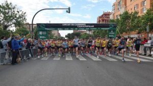 Participantes en la XI Carrera José Antonio Redolat en Campanar.