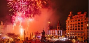 El sorteo de la mascletà nocturna por el Día de la Madre en Valencia atrae a más de 6.000 participantes