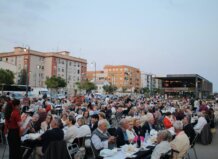 Quart de Poblet celebra el Mes de las Personas Mayores con propuestas sociales y culturales Gran cena de convivencia con personas mayores en Quart de Poblet.
