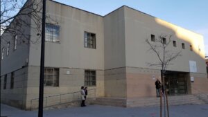 Edificio del centro de salud Trafalgar en Penya-roja
