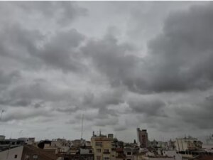 Cielos nublados sobre la ciudad de Valencia durante el Día de la Madre