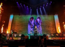 Dani Martín abarrota el Roig Arena con un viaje "intenso y emotivo" por sus 25 años de carrera Dani Martín en concierto en el Roig Arena con llamas de fondo