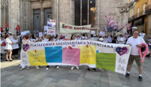 Las trabajadoras de ayuda a domicilio se manifiestan en València contra su "brutal precariedad"
