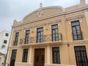 Fachada del Teatro El Progrés en Burjassot tras su rehabilitación