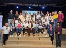 Rafelbunyol rendeix homenatge a Maria Ibars amb una trobada de lectura en valencià, castellà, japonés, persa o euskera El VIII Encontre de lectura en veu alta reunió a diversas personas en Rafelbunyol.