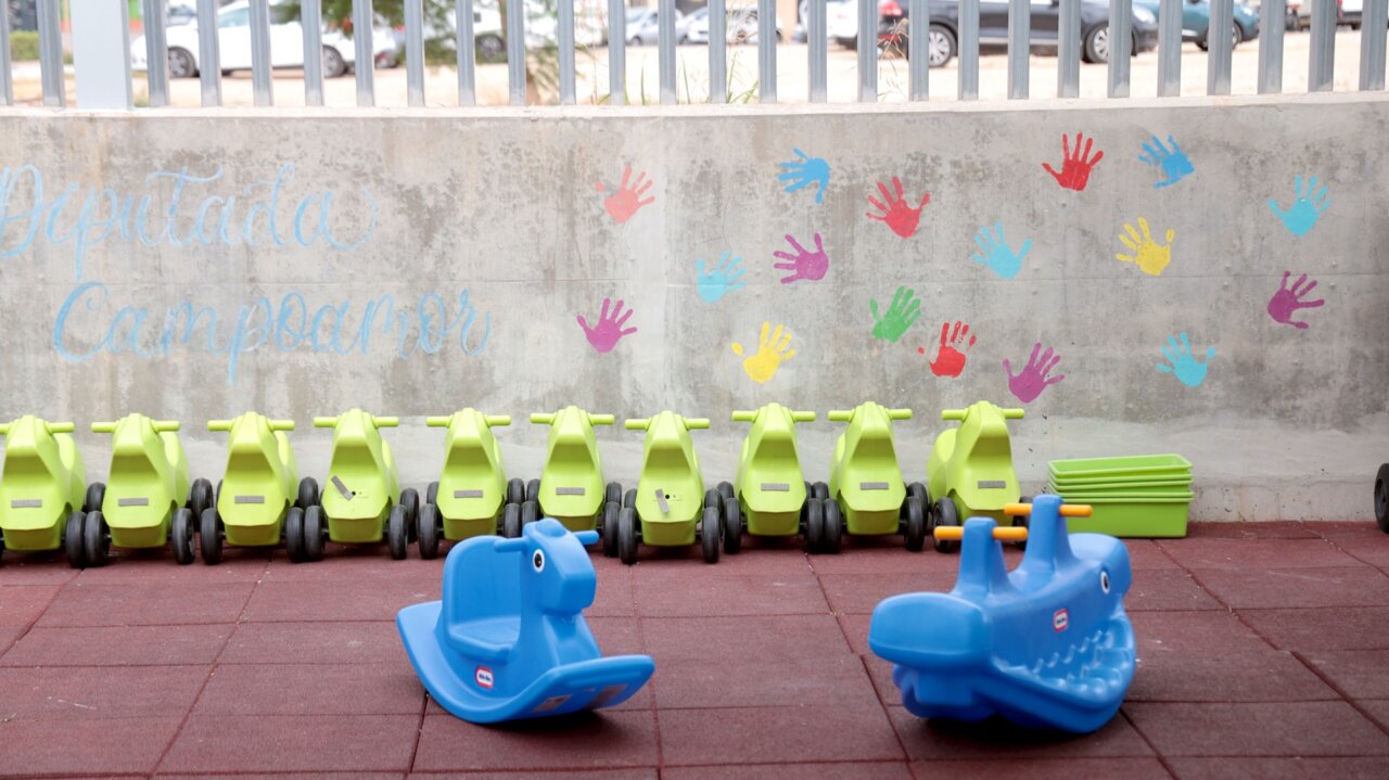 Área de juegos con juguetes en la escuela infantil Clara Campoamor
