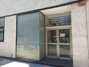 Entrada de la residencia para personas mayores en Catarroja