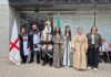 Las calles de Sedaví se vuelcan con unas fiestas de Moros y Cristianos cada vez más multitudinarias Grupo de personas vestidas con trajes tradicionales de Moros y Cristianos en Sedaví