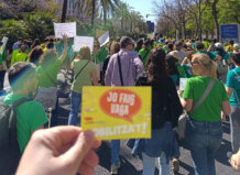 El Sindicato de Estudiantes convoca huelga el 15 de mayo en apoyo a las protestas del profesorado en València Manifestantes con camisetas verdes en una huelga educativa