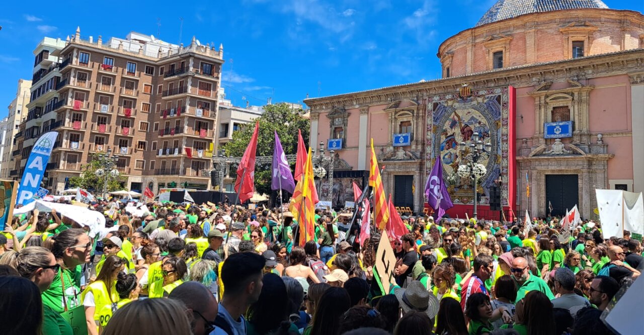 Protesta masiva de docentes en la huelga educativa de mayo de 2023.