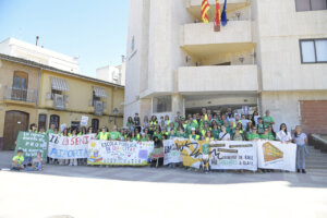 Concentración de la comunidad educativa en Paiporta por una educación pública de calidad