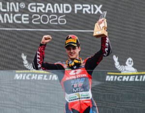 Iván Ortolá celebra su primer podio en Moto2 en Le Mans