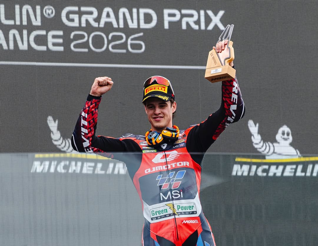 Iván Ortolá celebra su primer podio en Moto2 en Le Mans