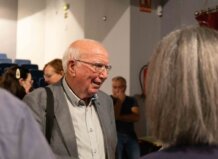 Josep Fontestad, referente cultural de La Pobla de Farnals, homenajeado por su defensa del valenciano Josep Fontestad, un referente cultural, es homenajeado por su defensa del valenciano.