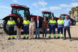 Presentación de maquinaria de limpieza de playas en Puçol