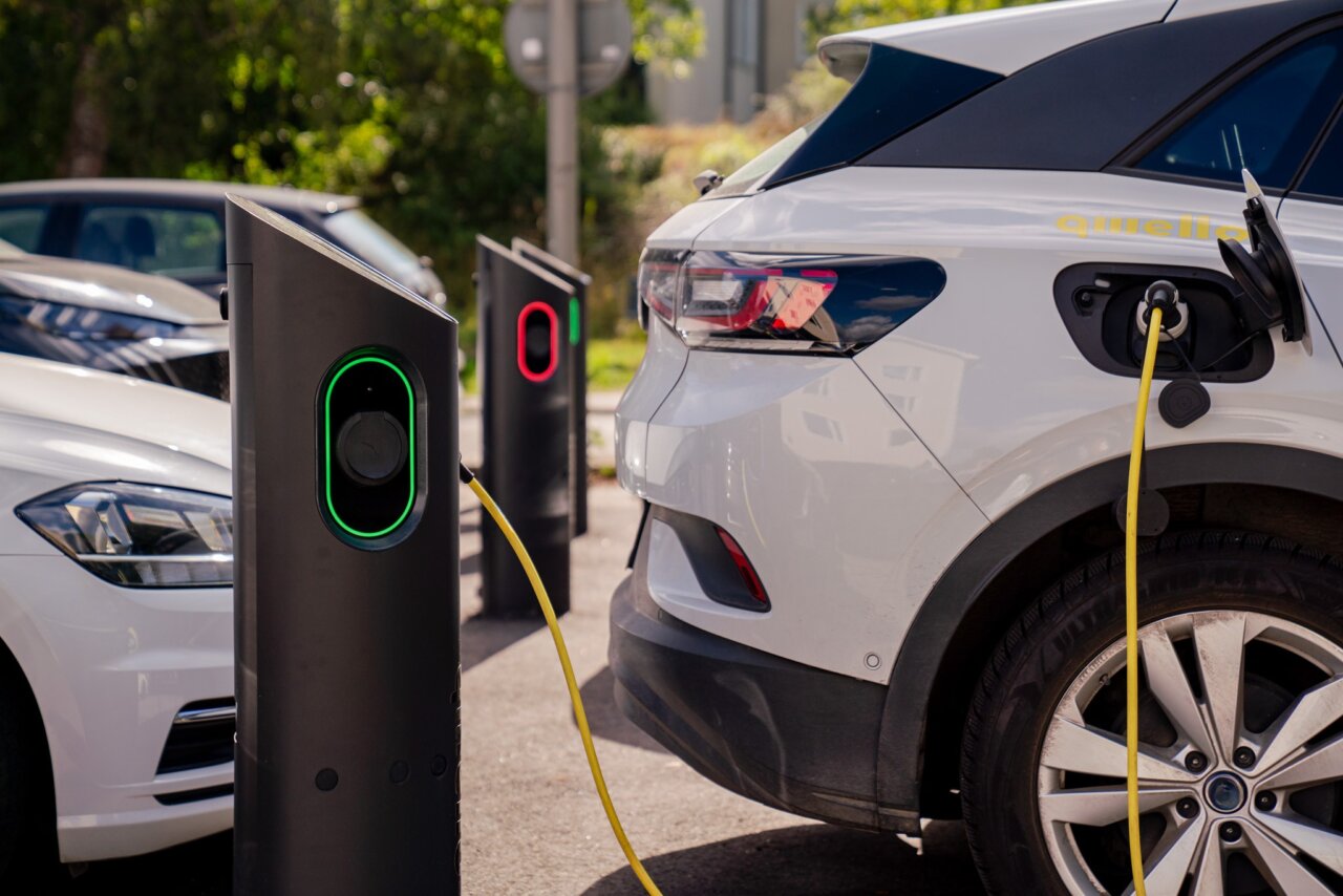 Cargadores eléctricos para vehículos en Burjassot con coches conectados
