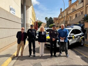 La Policía Local de Meliana presenta dos nuevos vehículos híbridos para mejorar su operatividad.