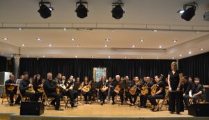 Miembros de la Orquesta Pulso y Púa Celia Giner en un evento musical