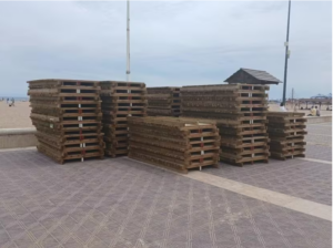València culmina la puesta a punto de sus playas y renueva 1.000 metros de pasarelas de acceso