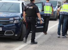 Agentes de la Policía Nacional en Xirivella durante una operación policial