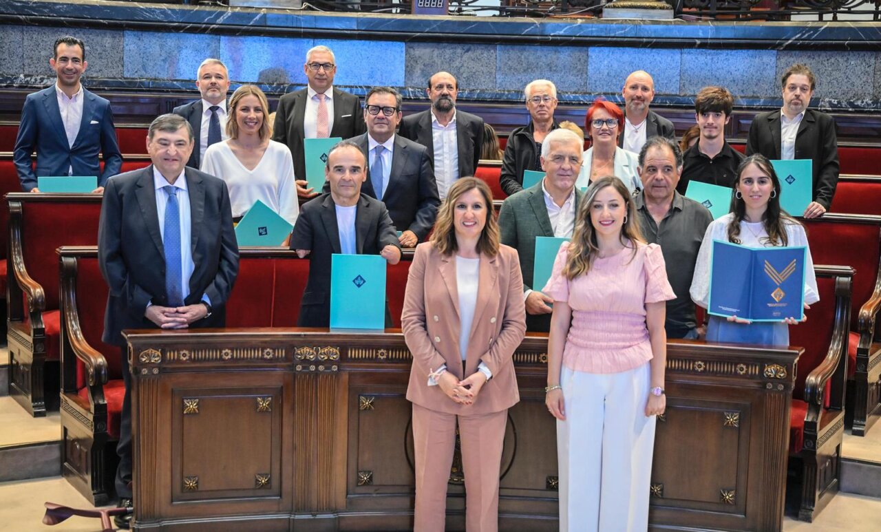 La alcaldesa de Valencia preside la entrega de premios deportivos en el Ayuntamiento.