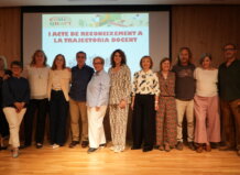 Quart de Poblet organiza un homenaje a su profesorado jubilado en agradecimiento a su trayectoria docente Grupo de docentes homenajeados en el acto de reconocimiento en Quart de Poblet