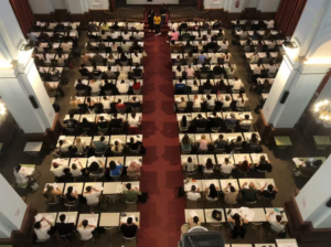 La UNED Valencia estrena detectores de dispositivos electrónicos en una convocatoria con 15.000 exámenes.