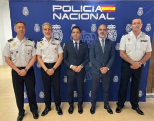 César Hidalgo toma posesión como jefe de la Comisaría Local de Paterna