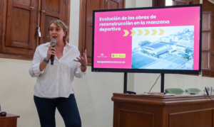 Eva Sanz en la asamblea ciudadana Manzana Deportiva