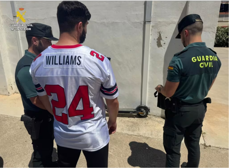La Guardia Civil detiene en Beniparrell a un conductor de patinete con más de 100 gramos de marihuana que se dirigía a Silla