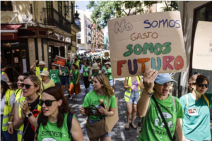 Educación ofrece un plan de 3.338 millones de euros a los sindicatos, que ven aspectos insuficientes en salarios y valenciano