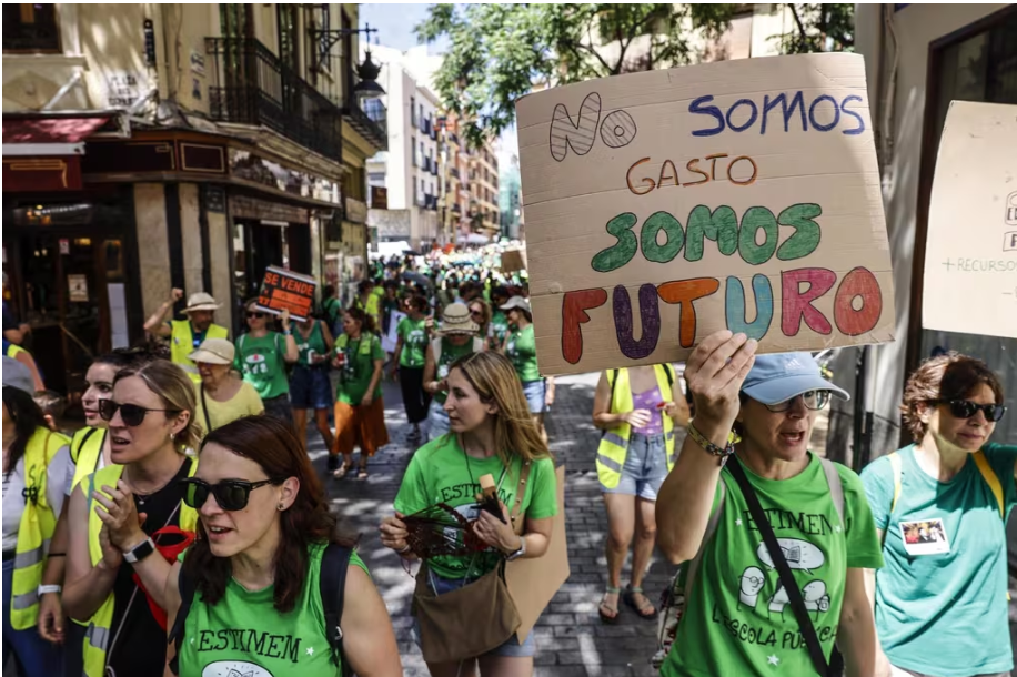 Educación ofrece un plan de 3.338 millones de euros a los sindicatos, que ven aspectos insuficientes en salarios y valenciano