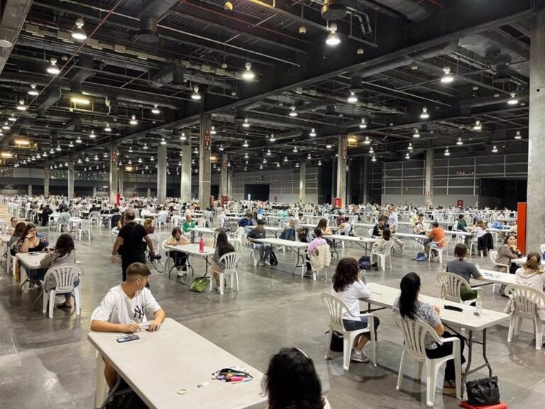 Paterna i Torrent, seus de l’examen per a obtindre el nivell B2 de valencià de la JQCV