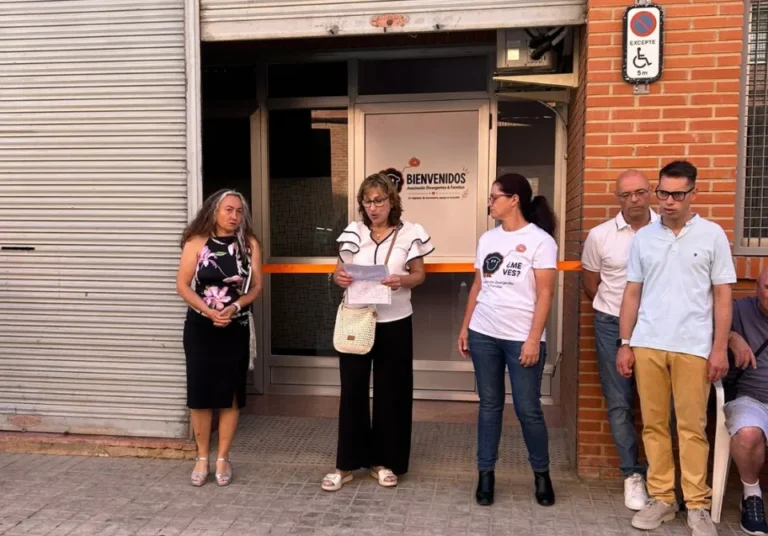La asociación de familias divergentes abre las puertas de su sede institucional en Picassent