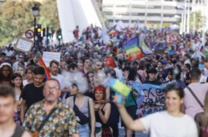 La marcha del Orgullo LGTBIAQ+ llama en València "a la acción": "Peligran nuestros derechos"