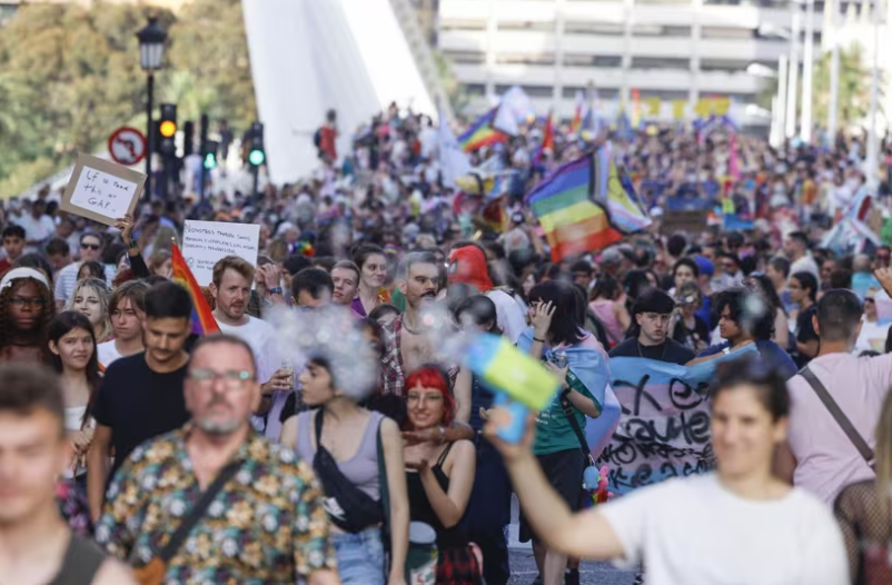 La marcha del Orgullo LGTBIAQ+ llama en València "a la acción": "Peligran nuestros derechos"