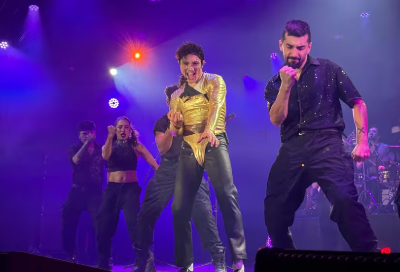 El Auditorio Roig Arena se rinde ante el Rey del Pop con el lleno absoluto del espectáculo internacional 'This is Michael'