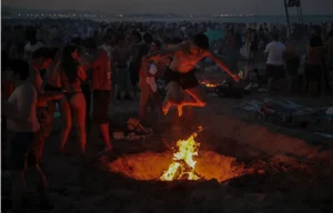 El dispositivo de San Juan en las playas de Valencia se salda con 40 detenidos, 114 asistencias sanitarias y una menor afluencia de público