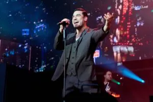 Carlos Rivera en concierto. Foto: @adriancastellofotografo