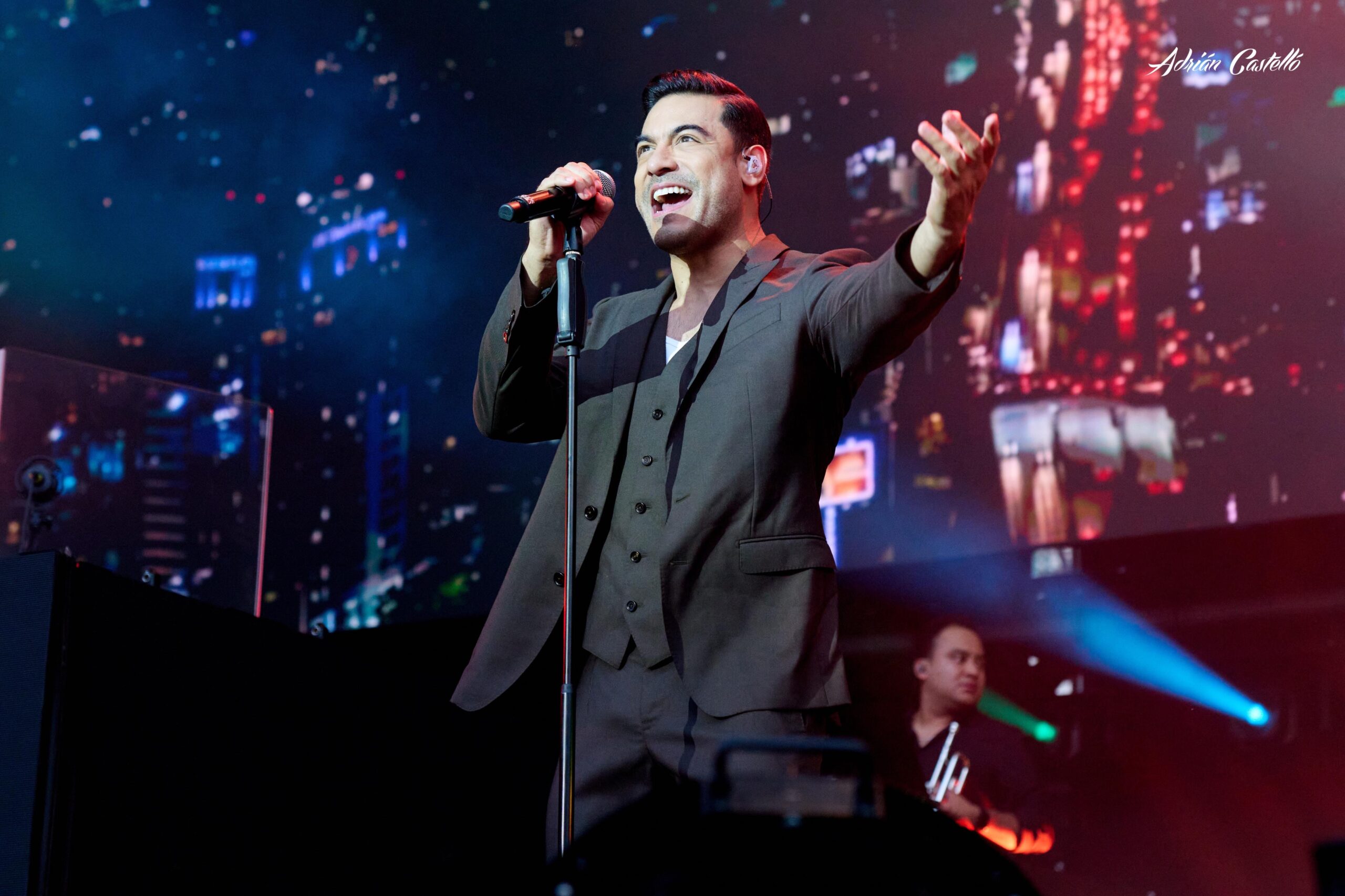 Carlos Rivera en concierto. Foto: @adriancastellofotografo