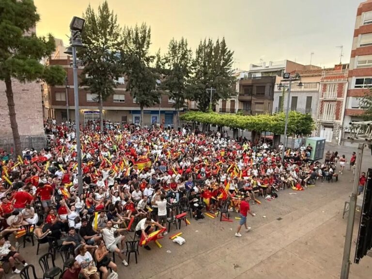 Massamagrell vibra con la final del Mundial de fútbol entre España y Argentina