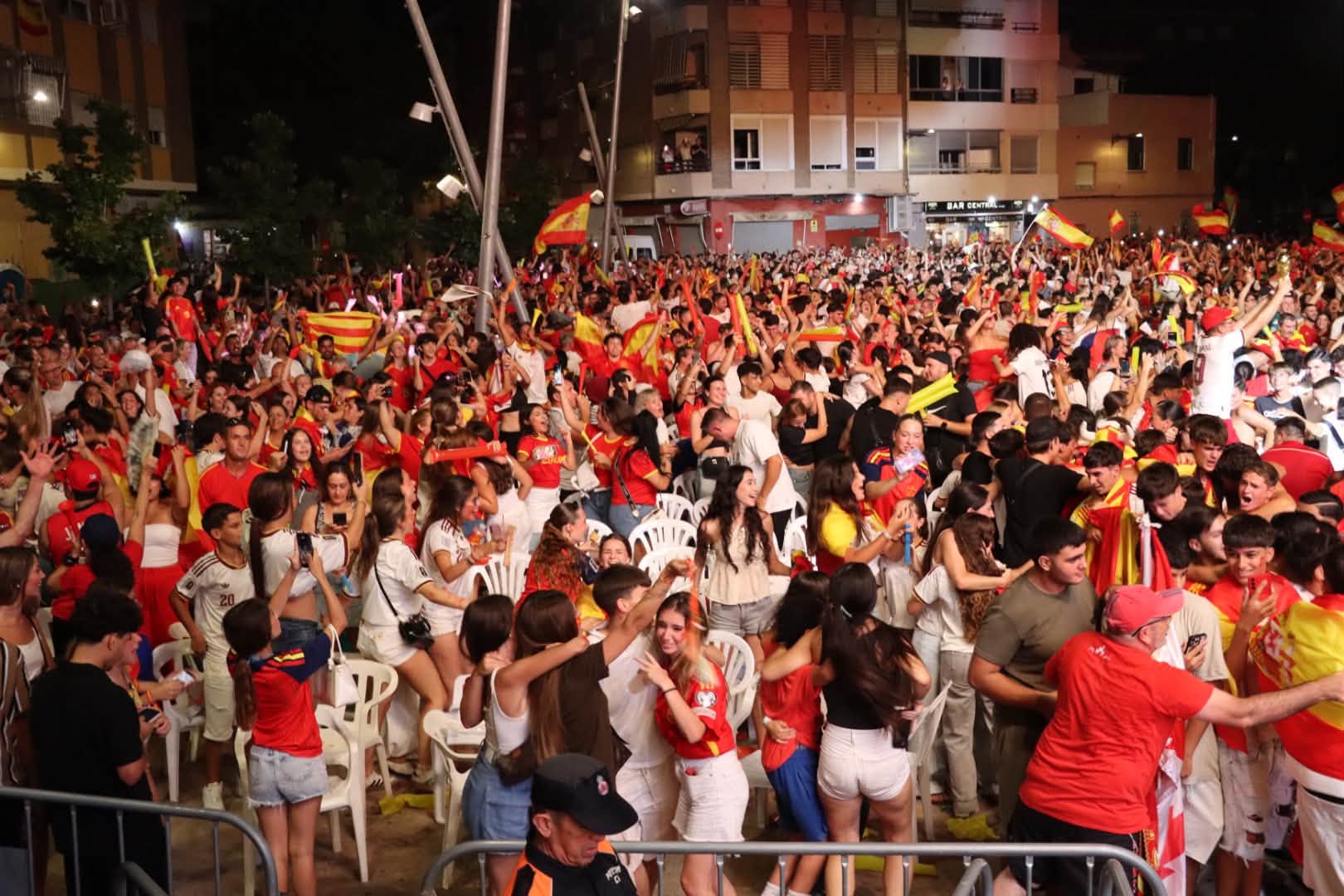 Xirivella celebra el título mundial de España y el decisivo gol del futbolista de Foios Ferran Torres en la final