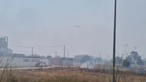 Desalojan de forma preventiva el entorno del Centro Comercial Bonaire y un hotel de Aldaia por un incendio de vegetación ya controlado