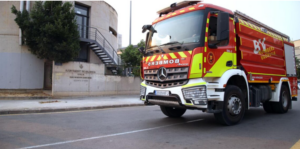 El Ayuntamiento de València despliega un operativo con 15 bomberos y seis vehículos en el incendio de Castellón