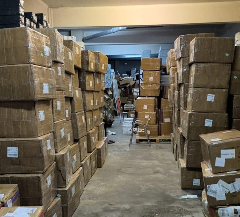 La Policía Local de Paterna desmantela en Paterna un almacén con miles de productos presuntamente falsificados