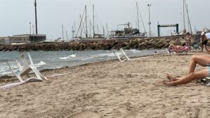 playas de El Puig cerradas al baño por aguas fecales