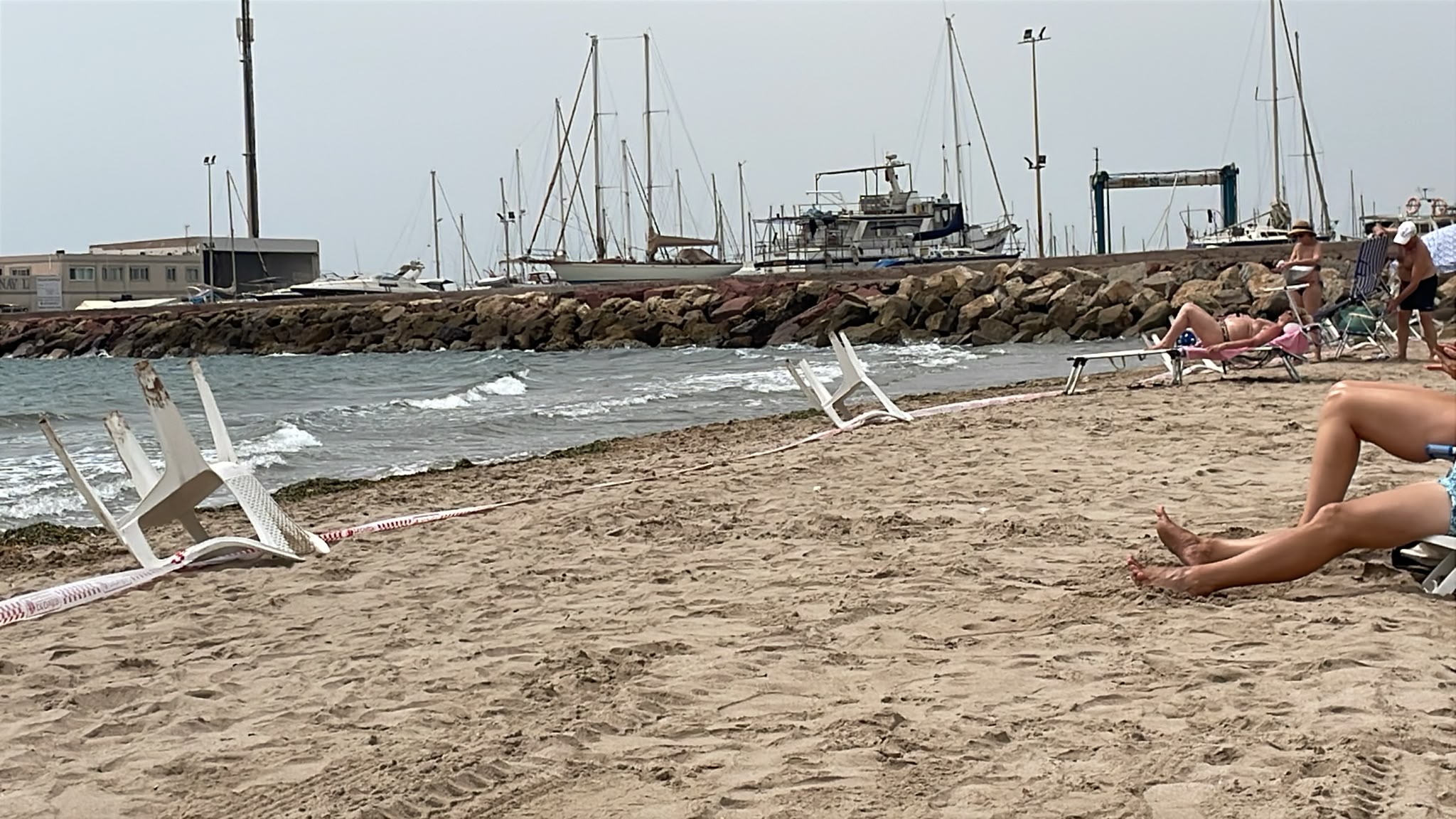 playas de El Puig cerradas al baño por aguas fecales
